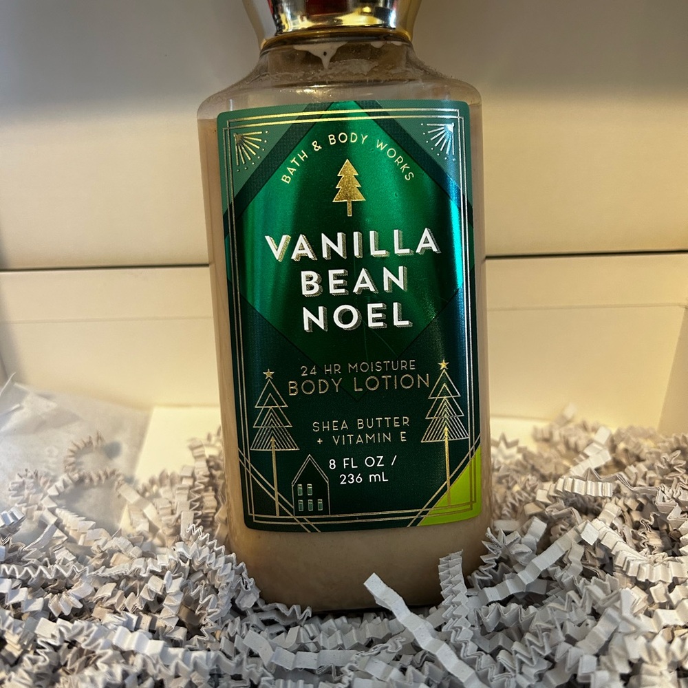 Bath & Body Works Vanilla Bean Noel Body Lotion - Green & Gold